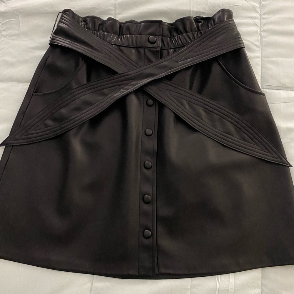 Stretchy black leather skirt with belt
